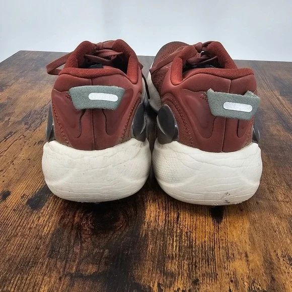 Lululemon Mens Beyondfeel Trail Running Shoe Smokey Red/Light Ivory/Blk Sz10